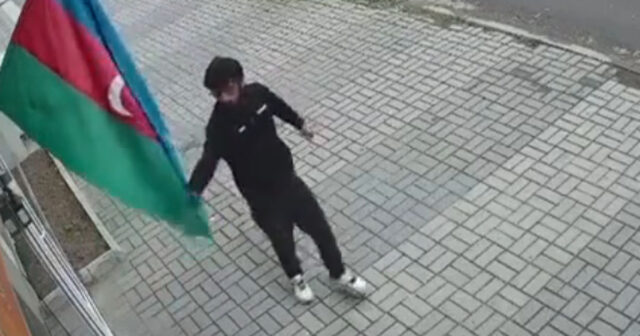 Bayrağımıza hörmətsizlik edən şəxs SAXLANILDI – VİDEO – FOTO